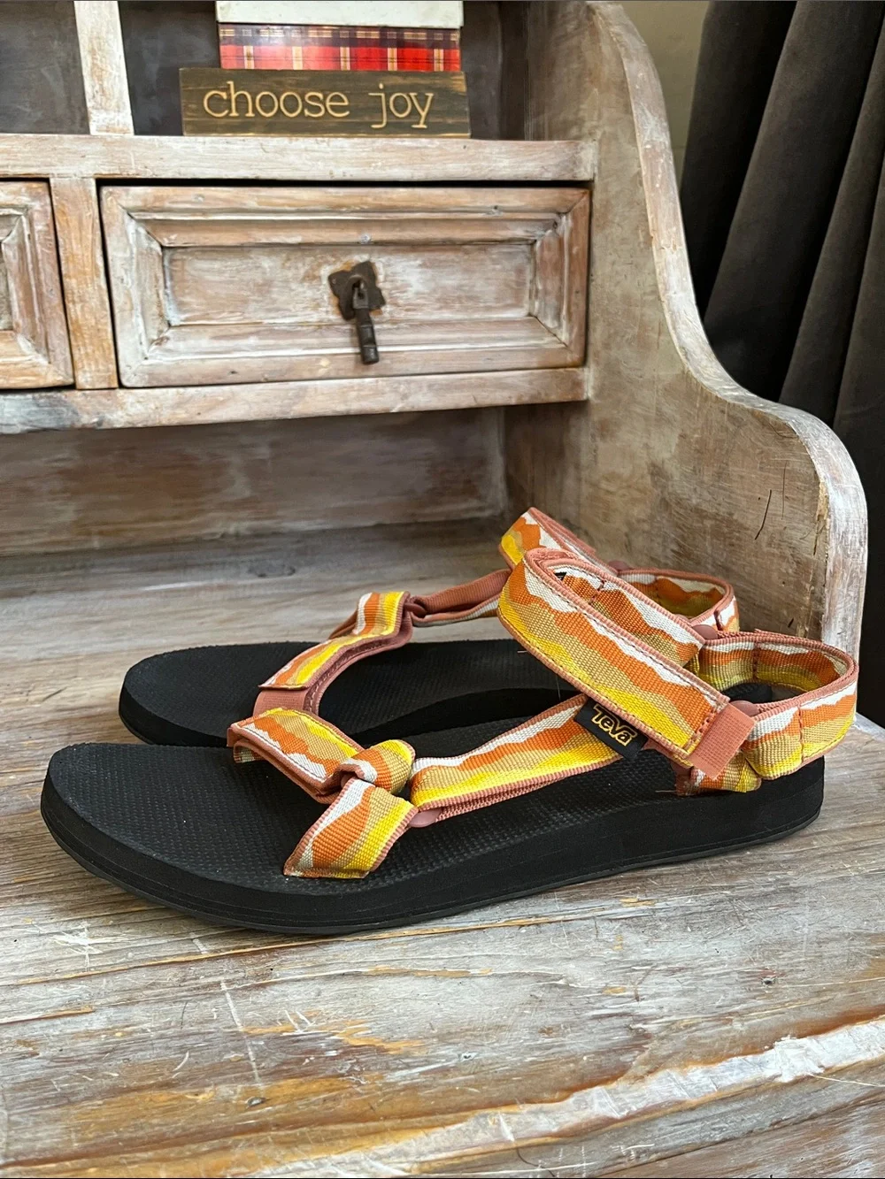 🖤 Teva Originial Universal Sandals Wavy Orange Stripe Size 9 Outdoor Hiking